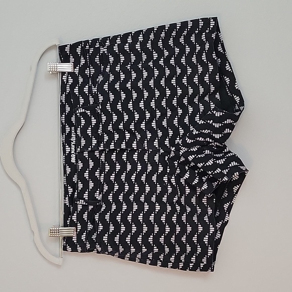 Old Navy patterned shorts - Picture 1 of 3